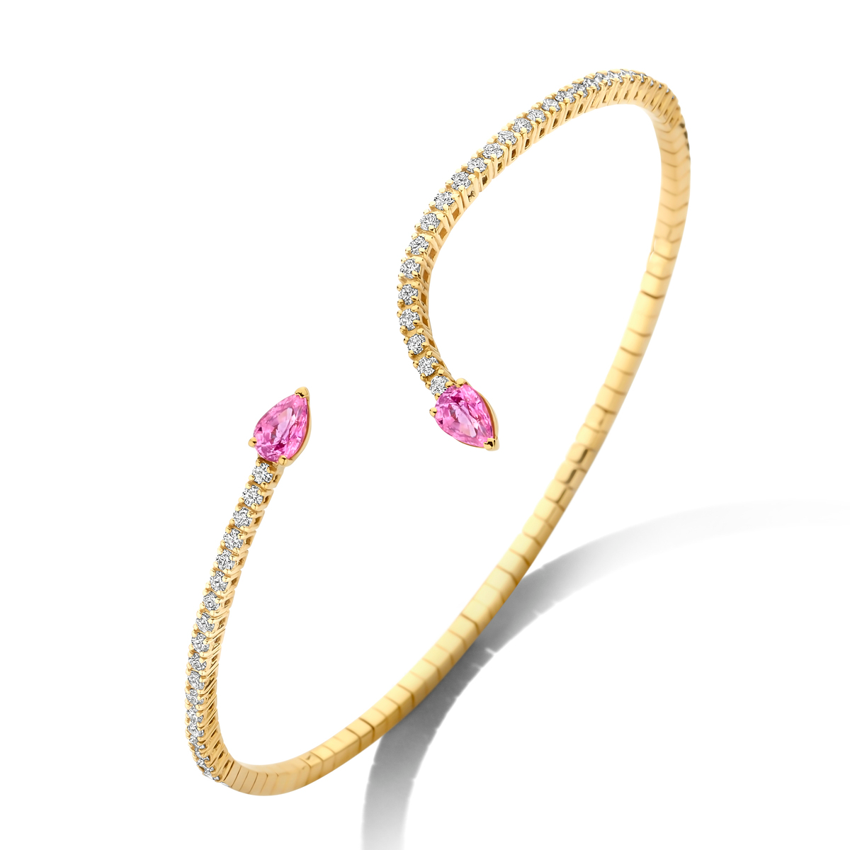 Naiomy armband goud 18k met 46 diamanten, briljant slijpsel 70p
en 2 roze saffier 95p