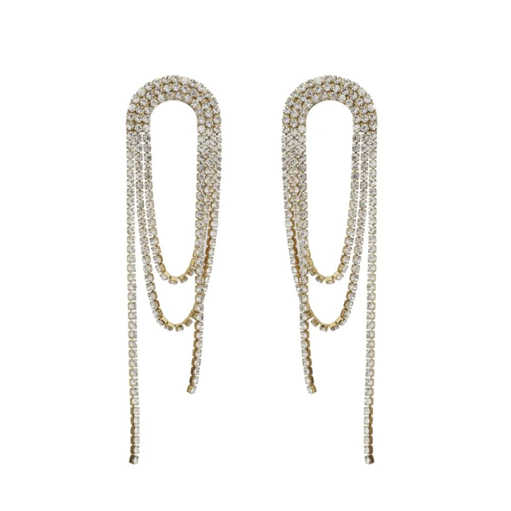 De Rose & Camellia Oorstekers, modelnummer 3700027408991, zijn vergulde edelstalen stud oorbellen. Deze elegante en subtiele oorbellen voegen een vleugje verfijning toe aan elke outfit. Perfect voor zowel dagelijkse als speciale gelegenheden. Draag ze met los haar of een opgestoken kapsel om hun delicate ontwerp te accentueren. Een tijdloze aanvulling op je sieradencollectie.