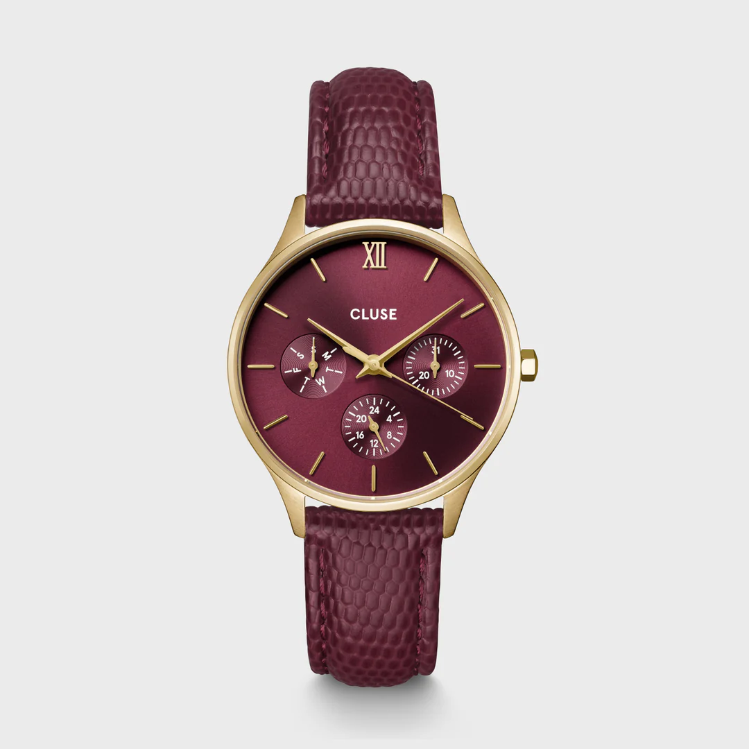Dit cluse horloge ronde Minuit Multifunction horloge voor dames heeft een 34 mm goudkleurige kast, donkerkersenrode wijzerplaat met 3 subwijzerplaten en een 16 mm donkerkersenrood leren bandje met hagedisstructuur.
