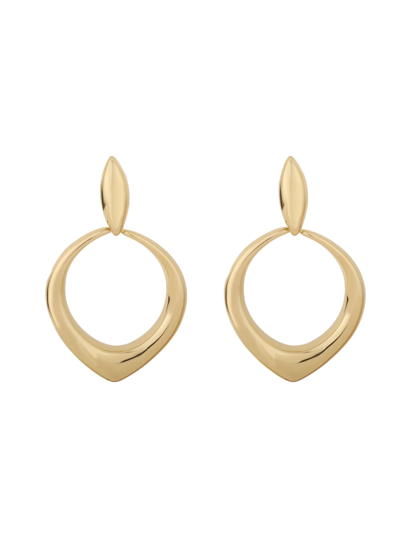 De Rose & Camellia Oorstekers edelstaal verguld, modelnummer 3700012308954, zijn stijlvolle stud oorbellen. Deze juwelen voegen een elegante touch toe aan elke outfit. Ze zijn perfect voor dagelijks gebruik of speciale gelegenheden. Draag ze met opgestoken haar om hun glans optimaal te laten uitkomen. Een verfijnde keuze voor elke vrouw.