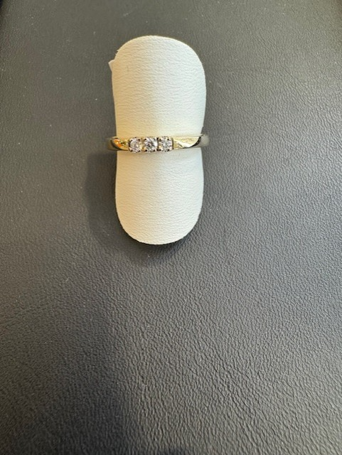 Gouden ring bicolor
rijzetting 3x0,05crt

LET OP!
op de afbeelding 5x