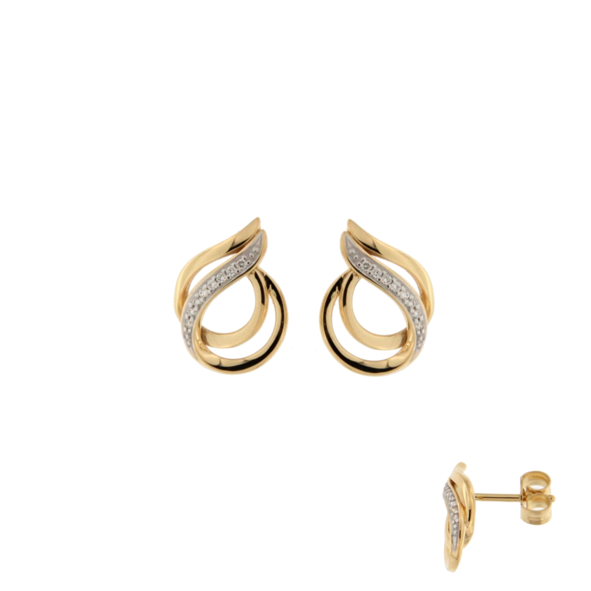 Oorbelstekers zijn vervaardigd van in 18 karaat goud met diamantjes van een totale karaat van 0.05ct. Ze zijn elegant door hun speelse vorm en vallen mooi op het oor. Voor een verfijnde uitstraling zowel bij dagelijkse outfits als bij formele gelegenheden.