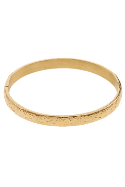 De Rose & Camellia Armband, modelnummer 2900025511995, is een verfijnd sieraad van edelstaal met een vergulde afwerking.  Draag het als een statement-onderdeel bij formele of casual outfits. Het beste te combineren met bijpassende gouden accessoires voor een elegante uitstraling.