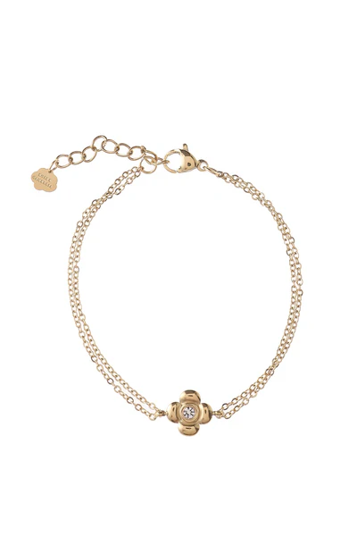 De Rose & Camellia Armband met modelnummer 2110033305992 is een elegante, vergulde edelstalen armband van 16+3 cm. Het beste te dragen als een subtiele, maar verfijnde aanvulling op elke outfit, perfect voor zowel dagelijks gebruik als speciale gelegenheden.