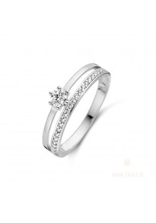 De Aucielle ring AR0018W, modelnummer AR0018W, is een prachtige gouden ring voor elke gelegenheid. Draag het als een elegant statementstuk of combineer met andere sieraden voor een verfijnde look. Ideaal voor zowel dagelijks gebruik als speciale gelegenheden. Voeg luxe en stijl toe aan je collectie met dit opvallende juweel.
