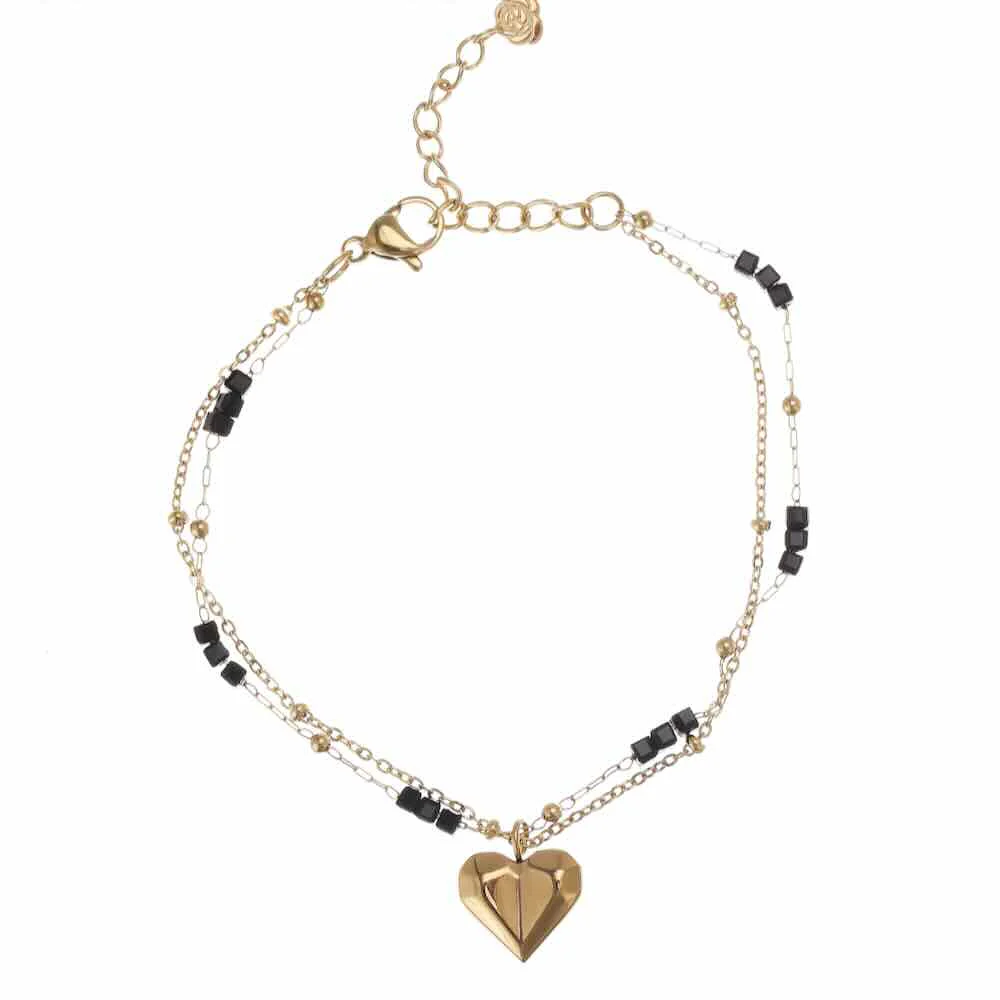 De Rose & Camellia Armband edelstaal verguld 16+3cm is een verfijnde armband,  modelnummer 2110017205959. Deze elegante armband is gemaakt van verguld edelstaal en biedt een verstelbare lengte voor een perfecte pasvorm (16+3 cm). Draag deze armband solo voor een minimalistische uitstraling of combineer met andere sieraden voor een trendy, gelaagde look.