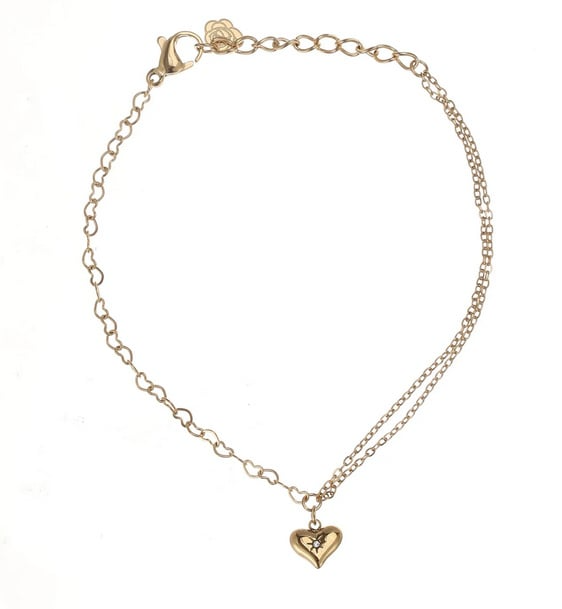 De Rose & Camellia Armband met modelnummer 2110020805955 is een verguld edelstalen sieraad van 16+3 cm. Dit stijlvolle juweel past perfect als een delicate toevoeging aan elke outfit. Draag het alleen voor een subtiele look of combineer met andere armbanden voor een gelaagde stijl. Een tijdloos accessoire dat iedere look verfijnt.