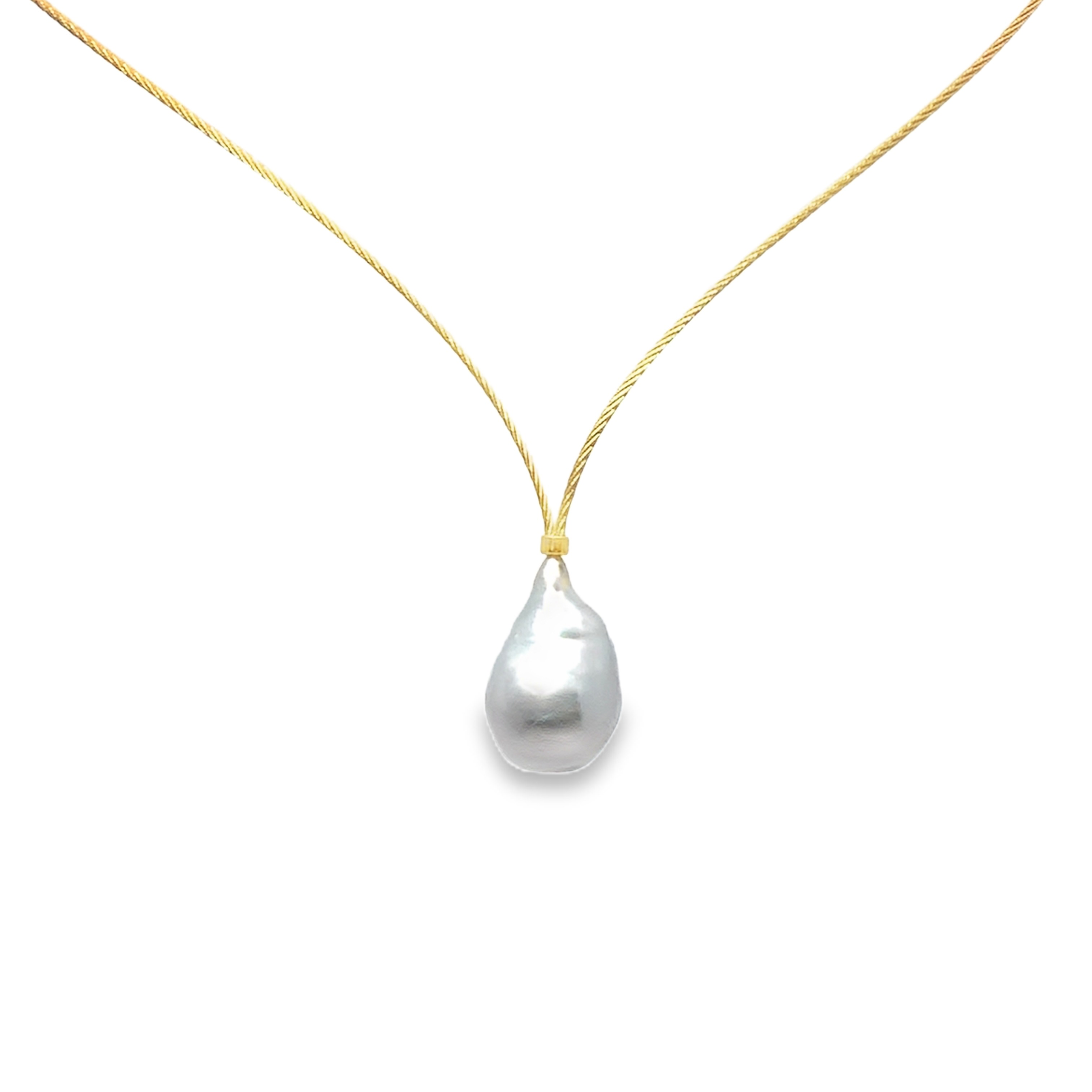 DiesesKabel-Collier aus Gold 750 mit einem Tahitiperltropfen bietet ein edles Design mit einer hochwertigen 750er Goldkette und einer eleganten Tahitiperle. Perfekt zu formellen Anlässen oder als Highlight zu einem schlichten Outfit. Tragen Sie das Collier als elegantes Statement-Piece.