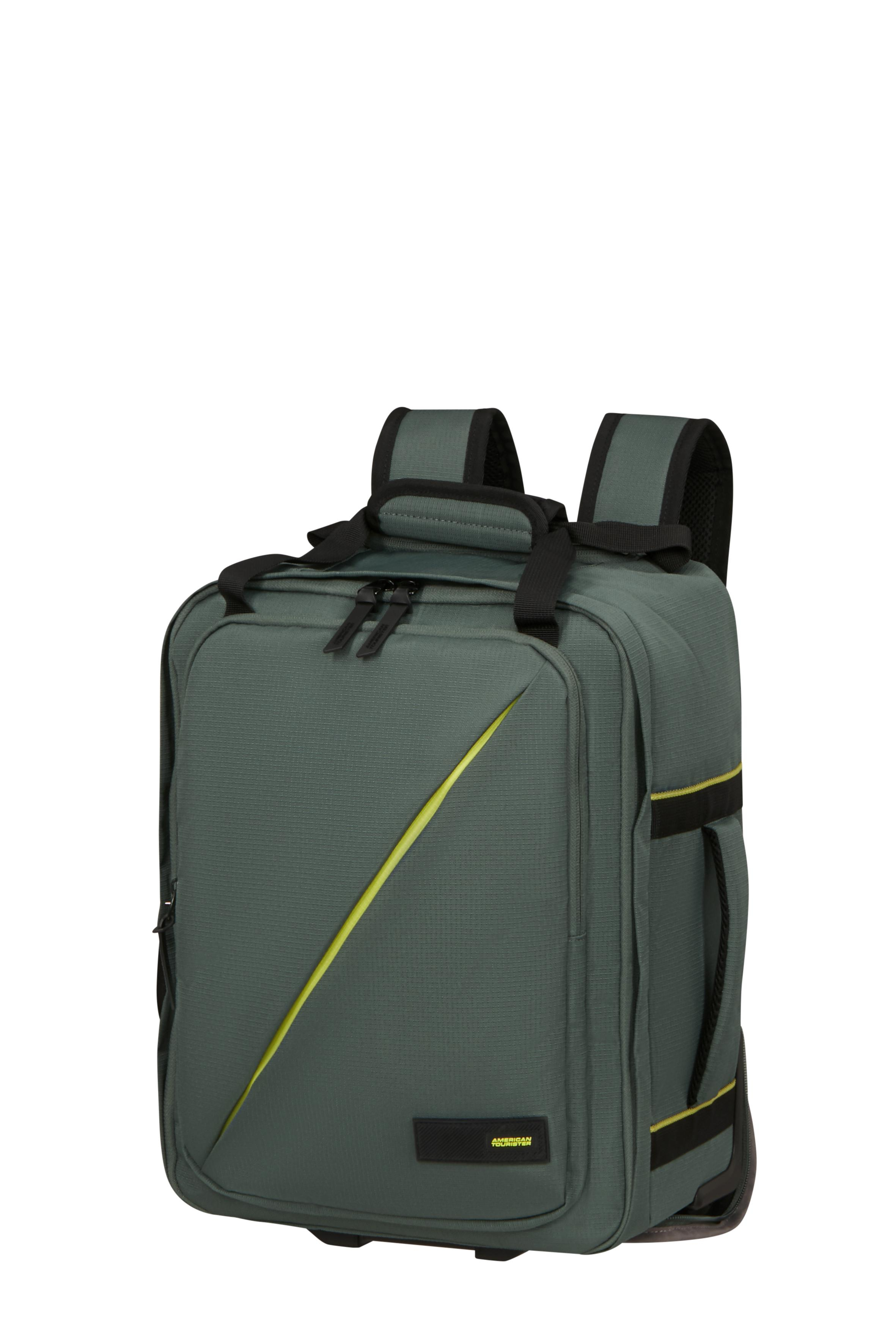 Rugzak met Wielen &ndash; 25L | Flexibel reizen met duurzaamheid en comfort

Ontdek de ultieme combinatie van comfort, veelzijdigheid en duurzaamheid met deze moderne rugzak met wielen. Dankzij het doordachte ontwerp gebruik je hem moeiteloos als rugzak of trolley, waardoor hij ideaal is voor werk, school, citytrips en vliegreizen.

De tijdloze zwarte kleur en het moderne design maken dit model geschikt voor elke gelegenheid &mdash; van zakelijke meetings tot actieve weekendtrips.

Gemaakt van duurzaam Recyclex&reg;-materiaal

Deze rugzak is volledig vervaardigd uit 100% Recyclex&reg; fabric technology, gemaakt van gerecyclede PET-flessen.
Ook de voering, ritsen en uitbreidbare onderdelen zijn gemaakt van rPET, wat overeenkomt met het hergebruik van 17 PET-flessen van 500 ml. Een slimme en verantwoorde keuze voor wie houdt van kwaliteit &eacute;n duurzaamheid.

Gebruiksvriendelijk ontwerp voor onderweg

Met een afmeting van 30 x 40 x 20 cm, een volume van 25 liter en een gewicht van slechts 1.5 kg is deze rugzak compact maar verrassend ruim.
De buitenkant is voorzien van:

Enkelvoudige trekstang voor soepel manoeuvreren

2 wielen voor comfortabel rollen

Boven- en zijhandvatten voor flexibel gebruik

Opbergbare rugzakriemen voor draagcomfort wanneer je hem als backpack draagt

Smart sleeve om hem op je koffer te bevestigen

Fleshouder

Compressieriemen om de tas compact te houden

Een stijlvol logo aan de voorkant

Geschikt als handbagage, ideaal voor korte reizen en weekendtrips.

Slim en geordend inpakken

Binnenin biedt de rugzak een effici&euml;nte organisatie:

Gekruiste inpakriemen houden alles netjes op zijn plek

Interne organisatie voor accessoires en kleine items

Een gemakkelijk toegankelijk voorvak voor essentials zoals tickets, sleutels of je telefoon

Waarom kiezen voor deze rugzak met wielen?

✔ Twee-in-&eacute;&eacute;n ontwerp: te dragen als rugzak of te rollen als trolley
✔ Duurzaam geproduceerd met Recyclex&reg;-materiaal
✔ Handbagageformaat voor de meeste luchtvaartmaatschappijen
✔ Compact, licht en enorm gebruiksvriendelijk
✔ Praktische indeling met interne organisatie en voorvak
✔ Perfect voor werk, school en reizen
