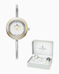 De JWL05403 is een stijlvolle horloge die elke outfit complimenteert. Met een modern design is het ideaal voor zowel formele als casual gelegenheden. Draag het subtiel op de pols om eenvoud en verfijning uit te stralen. Perfect voor dagelijks gebruik of speciale evenementen, geeft deze horloge een tijdloze elegantie aan jouw look.