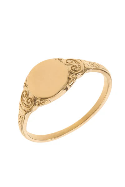 De Rose & Camellia Ring edelstaal verguld biedt een verfijnde elegantie met zijn vergulde afwerking. Deze ring, met modelnummer 4900012805999mt17. Draag deze prachtige ring solo of combineer met andere fijne ringen voor een chique uitstraling. Perfect voor dagelijks gebruik of speciale gelegenheden.