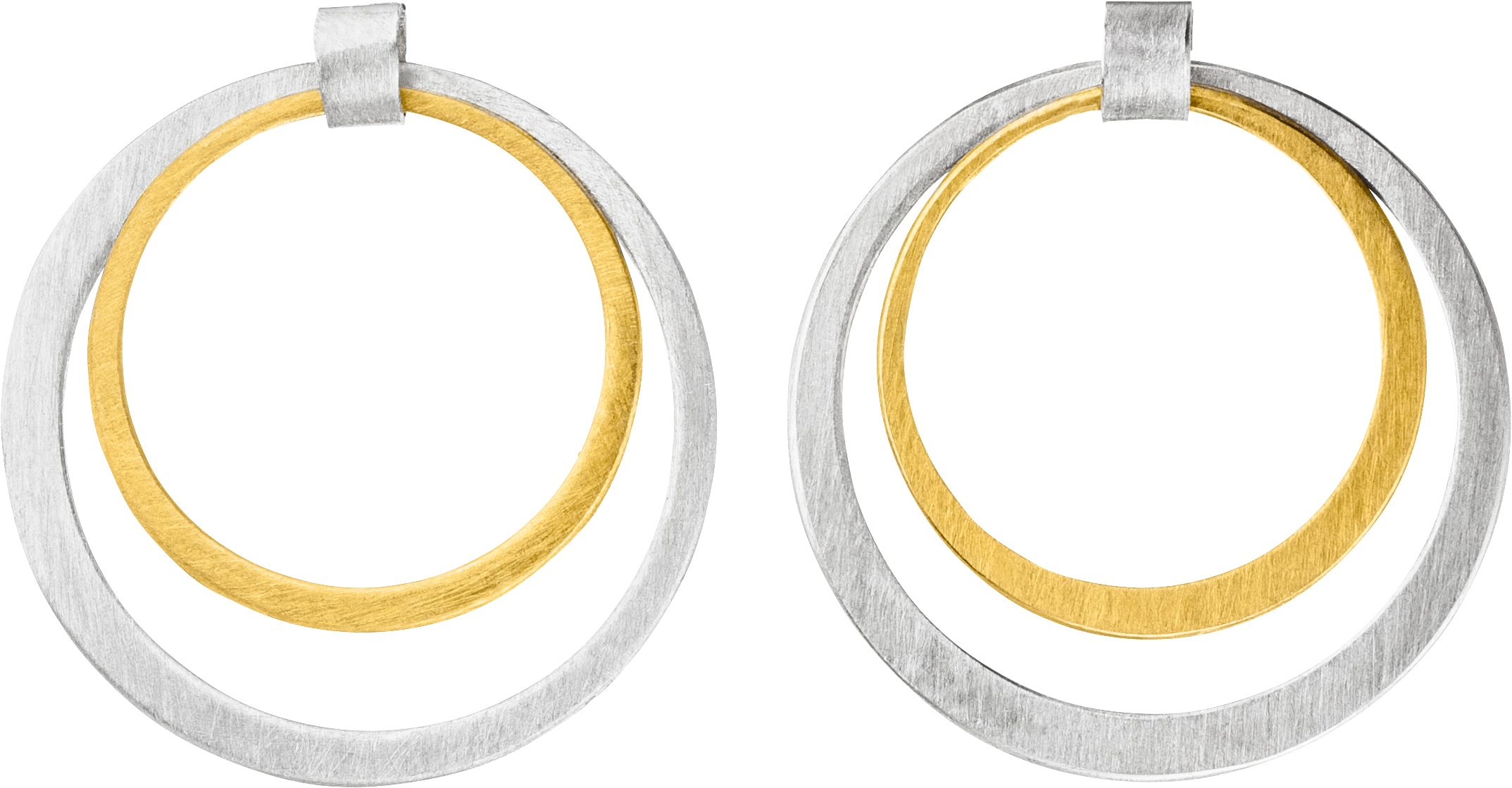 MANU Schmuck is een sieradenmerk van Duitse afkomst en zij ontwerpen hun sieraden in zilver en 22 karaat goud. De warme kleur van het 22 karaat goud geeft de sieraden extra cachet en een exclusieve afwerking mee.