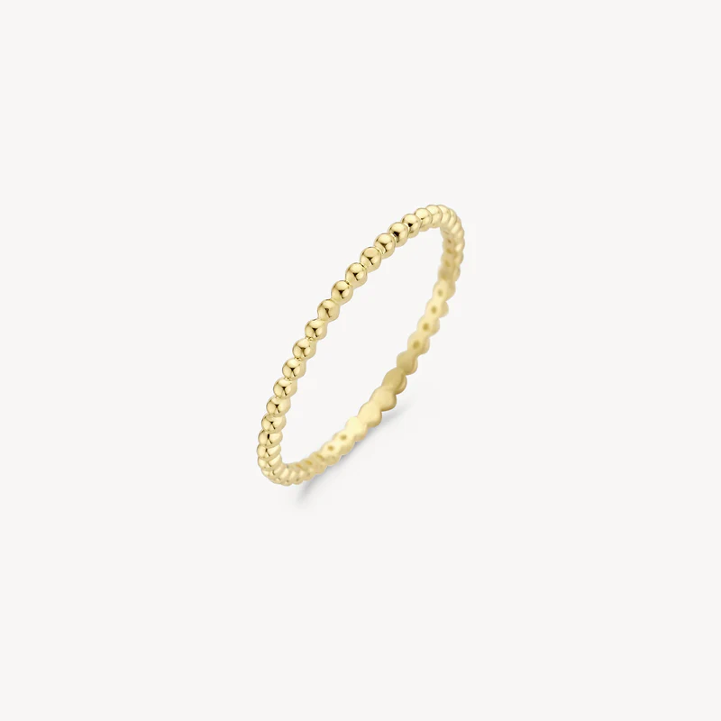 De Blush Bolletjes ring, is een verfijnde 14k gouden ring met een dikte van 1,4 mm. Deze elegante ring behoort tot de14k gouden collectie van Blush. Het beste te dragen als een subtiele, dagelijkse accessoire of te combineren met andere ringen voor een stijlvolle, gelaagde look. Perfect voor elke gelegenheid.