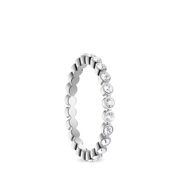  Stralend minimalisme: Deze smalle ring uit de Arctic Symphony Collection combineert een slank, zilverkleurig design met een elegante rij heldere kristalglasstenen. De ronde stenen zijn rondom gezet en geven de ring een vrouwelijke en verfijnde uitstraling.  Draag hem solo als subtiel statement – of combineer met andere ringen voor een persoonlijke look met extra karakter. Een tijdloos sieraad, geschikt voor zowel alledaags gebruik als speciale gelegenheden. 