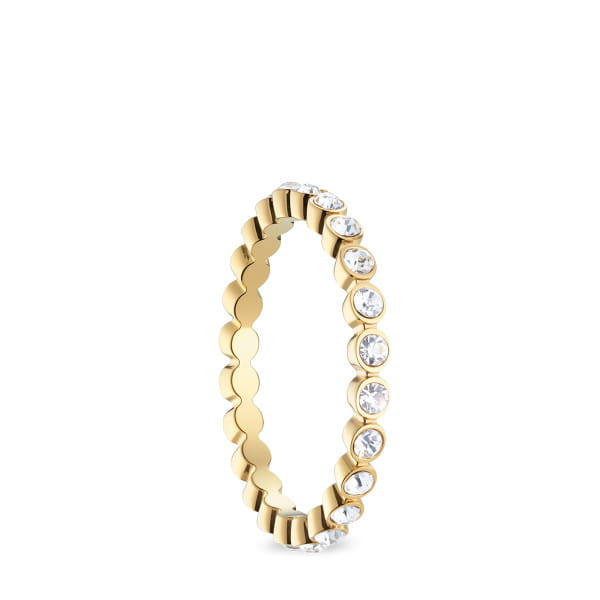  Stralend minimalisme: Deze smalle ring uit de Arctic Symphony Collection combineert een slank, goudkleurig design met een elegante rij heldere kristalglasstenen. De ronde stenen zijn rondom gezet en geven de ring een vrouwelijke en verfijnde uitstraling.  Draag hem solo als subtiel statement – of combineer met andere ringen voor een persoonlijke look met extra karakter. Een tijdloos sieraad, geschikt voor zowel alledaags gebruik als speciale gelegenheden. 