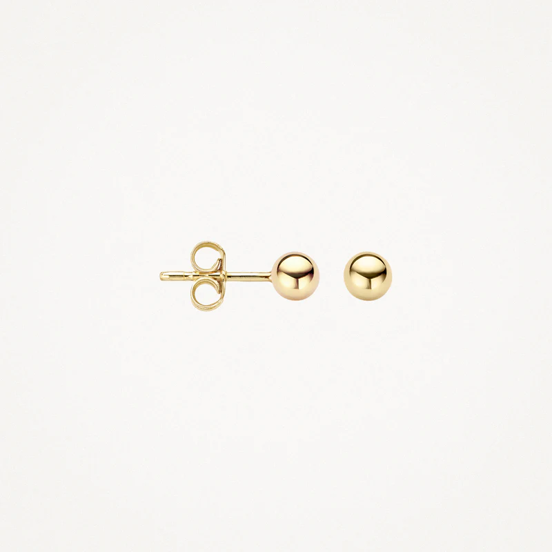 Deze tijdloze ronde oorstekers hebben een doorsnede van 4 mm en zijn gemaakt van 14k geelgoud. Het klassieke, simpele ontwerp doet het goed op zichzelf maar ook in combinatie met andere (oor)sieraden uit onze collectie. De oorknoppen zijn in diverse afmetingen beschikbaar.

Alle sieraden van Blush zijn met aandacht en liefde gemaakt van 14k goud - geel, rosé of wit. Hoge kwaliteit waarvan je jarenlang plezier hebt staat bij ons voorop net als de mogelijkheid om eindeloos te mixen en te matchen. Een sieraad van Blush is een cadeau voor jezelf of een ander en komt daarom altijd in een cadeauverpakking.