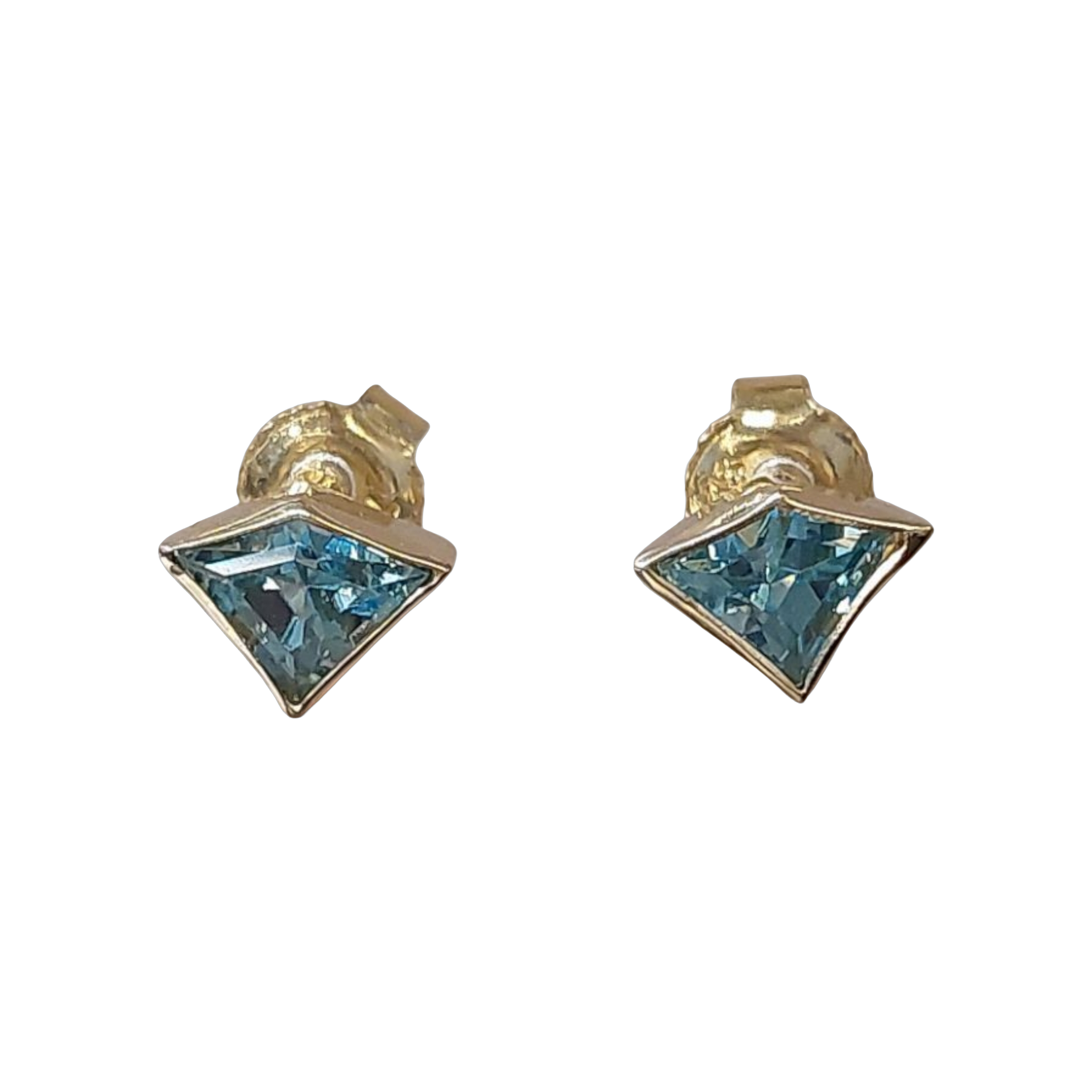 14kt gouden oorsteker handgemaakt in eigen atelier met Aquamarijn