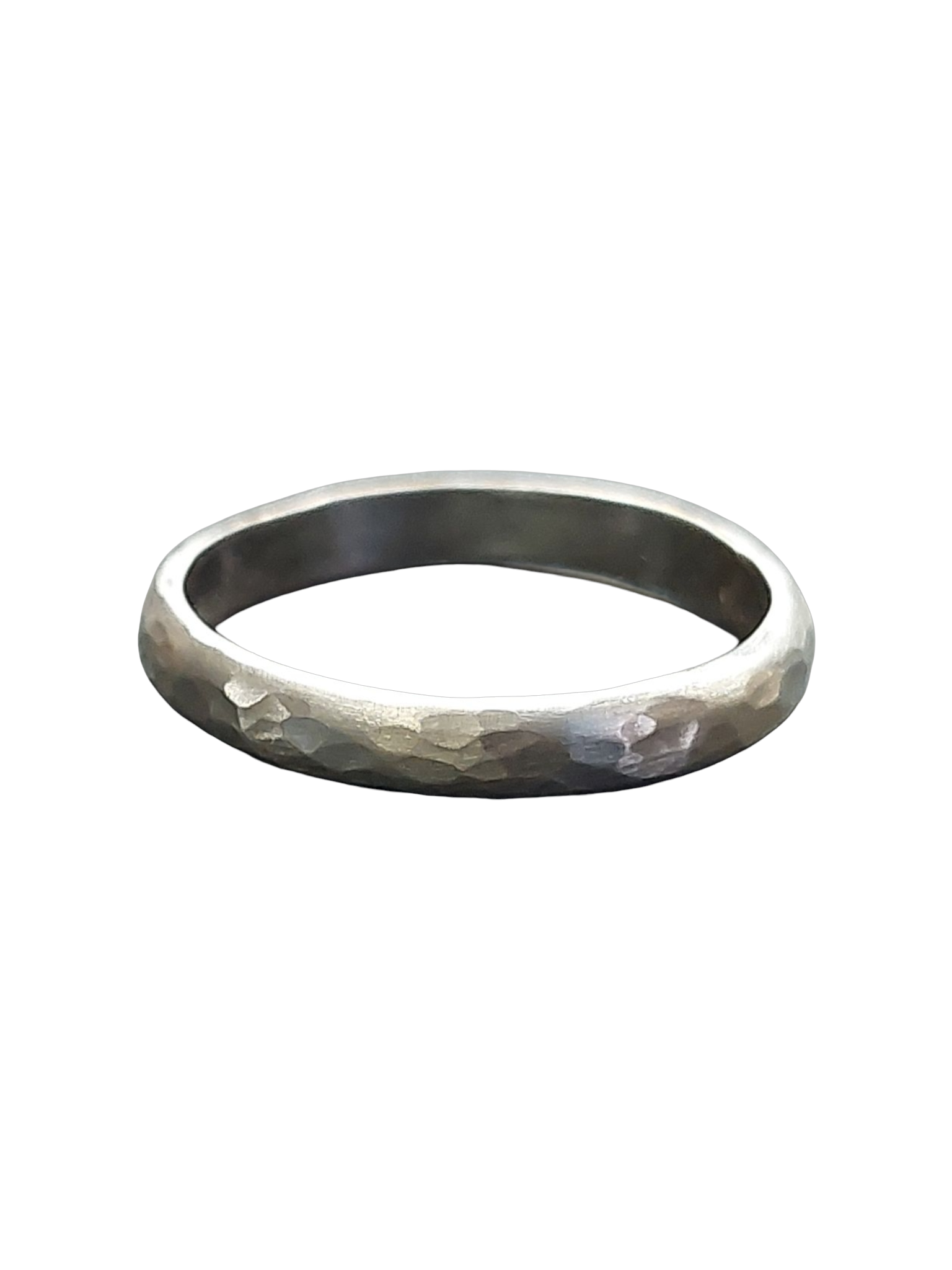 Zilver ring met hamerslag structuur 4mm breed
