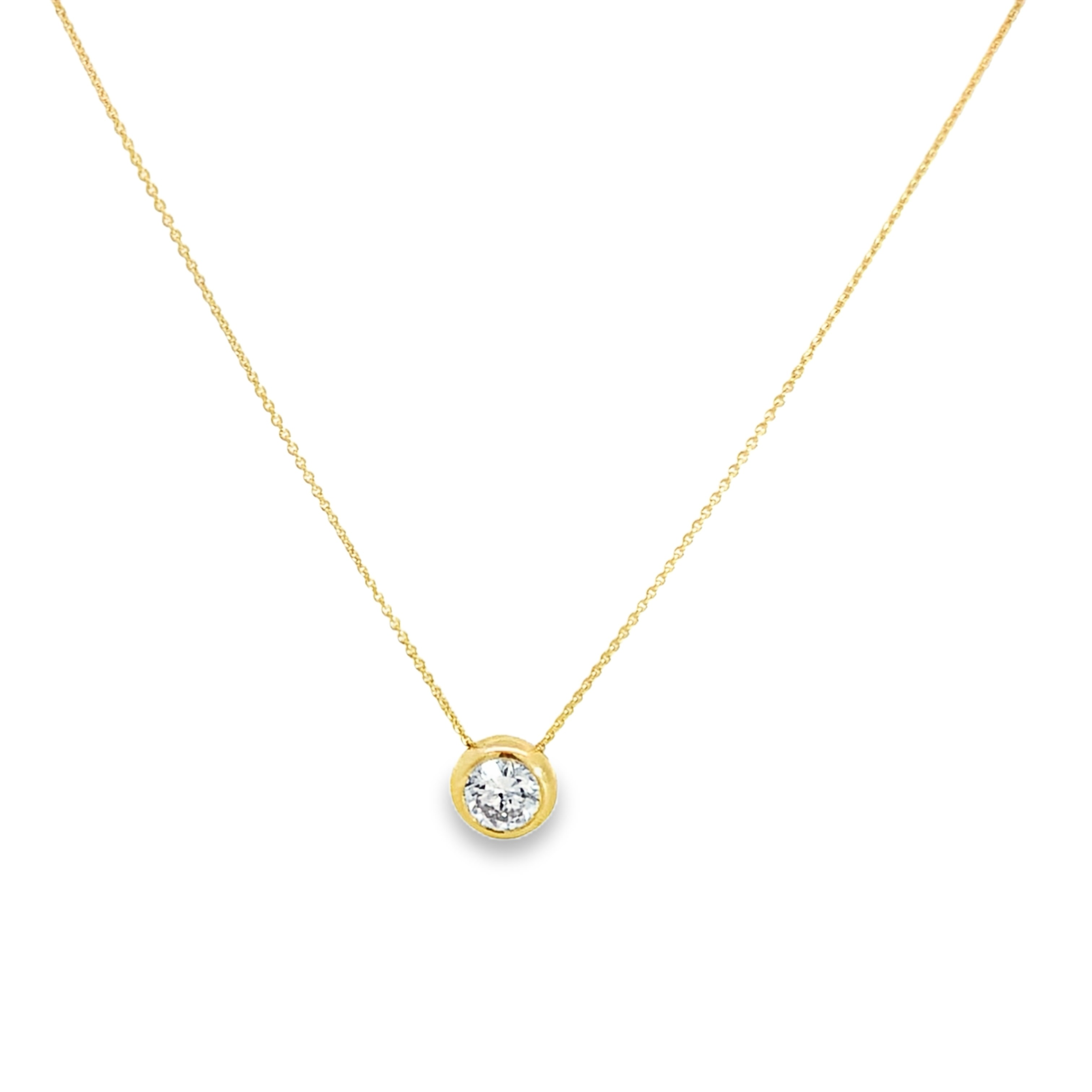 Das Collier Anker 0mm mit Durchzieher besticht durch einen natürlichen, exquisit gefassten Brillanten von 1,30 ct,  J-VS1  in gelber Fassung. Mit wahlweise 45 oder 42 cm verstellbarer Länge ideal für elegante Ausschnitte und formale Anlässe. Dieses Modell unterstreicht als funkelnder Blickfang jedes Outfit. Perfekt für besondere Momente.