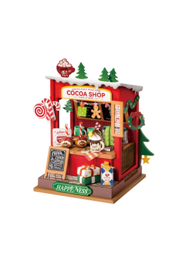 Hou je ook zo van de Kerstdagen? Bouw dan jouw eigen Kerst miniatuurkamertje.
Dit wilt toch elke miniatuurbouwer?! Ben je nog geen miniatuurbouwer, dan is de Robotime Cocoa Shop het perfecte bouwpakketje om mee te beginnen!
De Robotime Cocoa Shop is tot in de kleinste details geperfectioneerd. Van de warme chocomel tot aan rode zuurstokjes van de cadeautjes tot de kerstversiering, het ziet er fantastisch uit!
De Cocoa Shop bestaat uit 87 onderdelen en valt qua moeilijkheidsgraad in 1 ster van de 5. Een leuk, gemakkelijk pakketje dus.