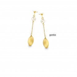 Oorhangers in verguld zilver geborsteld en met witte parel 