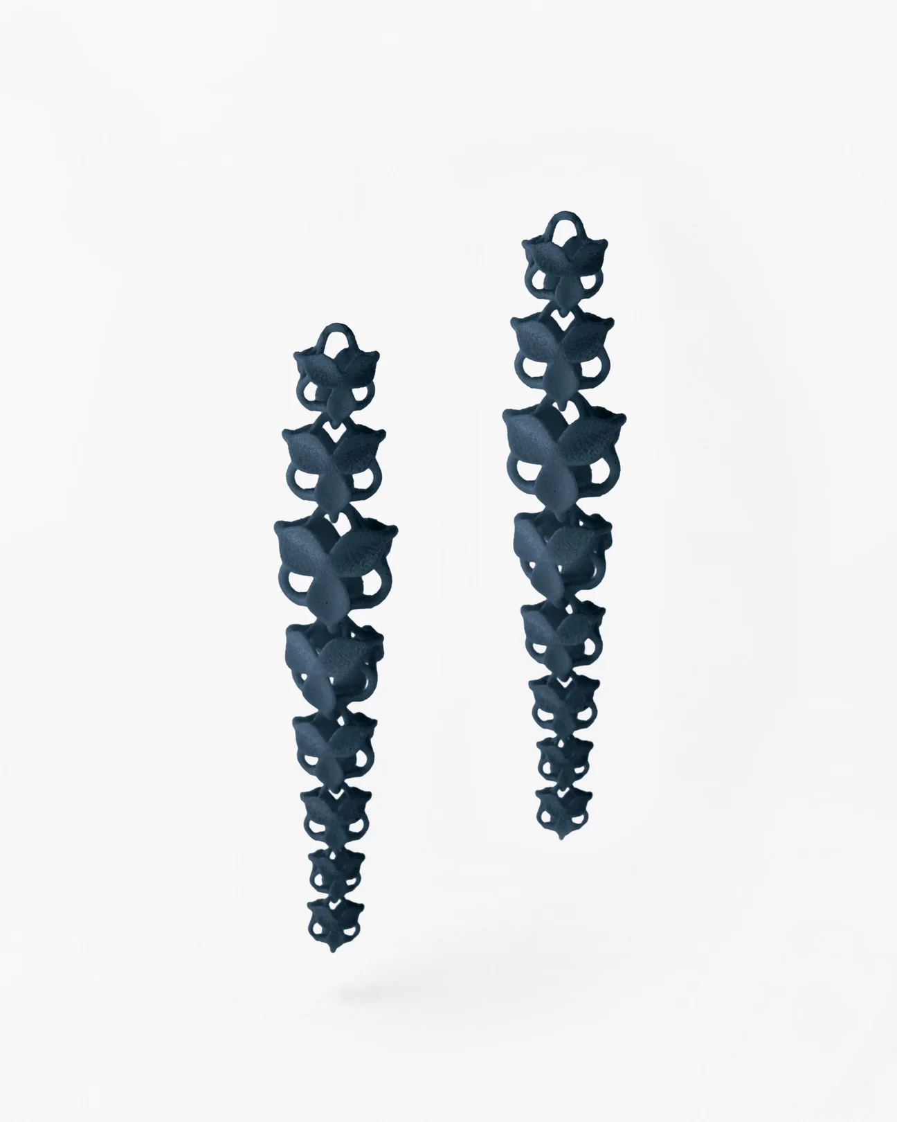 FABNORA Blossom long oorring aanhanger midnight blue