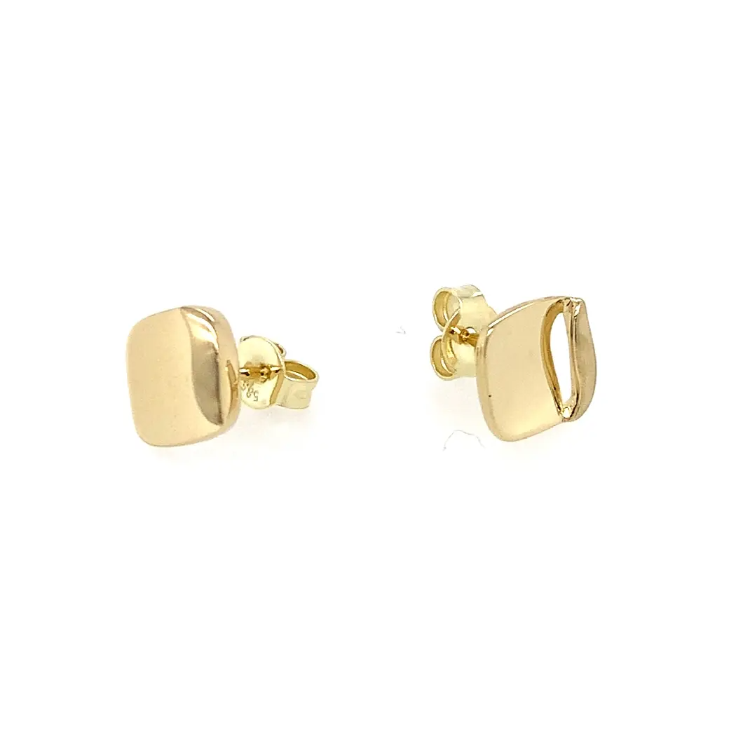 De PALIDO Geel gouden oorstekers, zijn elegante, vierkante studs met een unieke glans en matte bewerking. Gemaakt van geelgoud, zijn ze perfect voor dagelijkse elegantie of speciale gelegenheden. Draag ze als subtiele toevoeging aan je outfit voor een verfijnde en tijdloze uitstraling. Perfect te combineren met andere gouden sieraden.