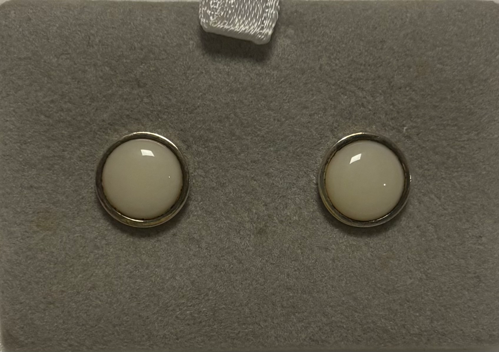 Wit agaat oorknoppen 