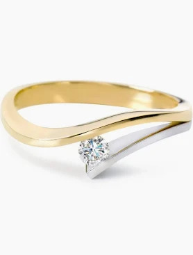 De R&C 14 kt bicolor gouden Victoire ring met diamant, model RIN0038, is een verfijnd sieraad van ongekend merk. Deze ring, geschikt voor elke gelegenheid, combineert luxe met eenvoud. Draag het op zichzelf voor een subtiele elegantie of combineer met andere sieraden voor een gedurfde uitstraling. Perfect voor dagelijks gebruik of speciale momenten.
De ring is verkrijgbaar in meerdere afmetingen.