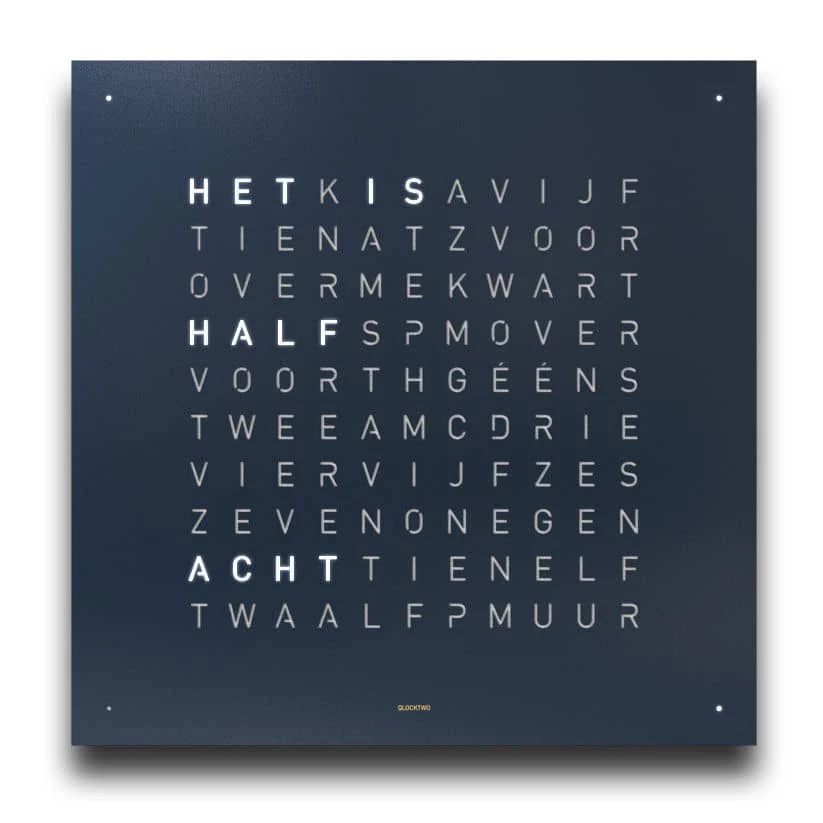 QLOCKTWO Earth 45 Universe Edition Midnight Blue NL. Een ode aan de maan het heelal.

Midnight blue frontcover, poedercoat, op een corpus (zijkanten) met midnight blue finish.

Gelimiteerde serie van 900 stuks