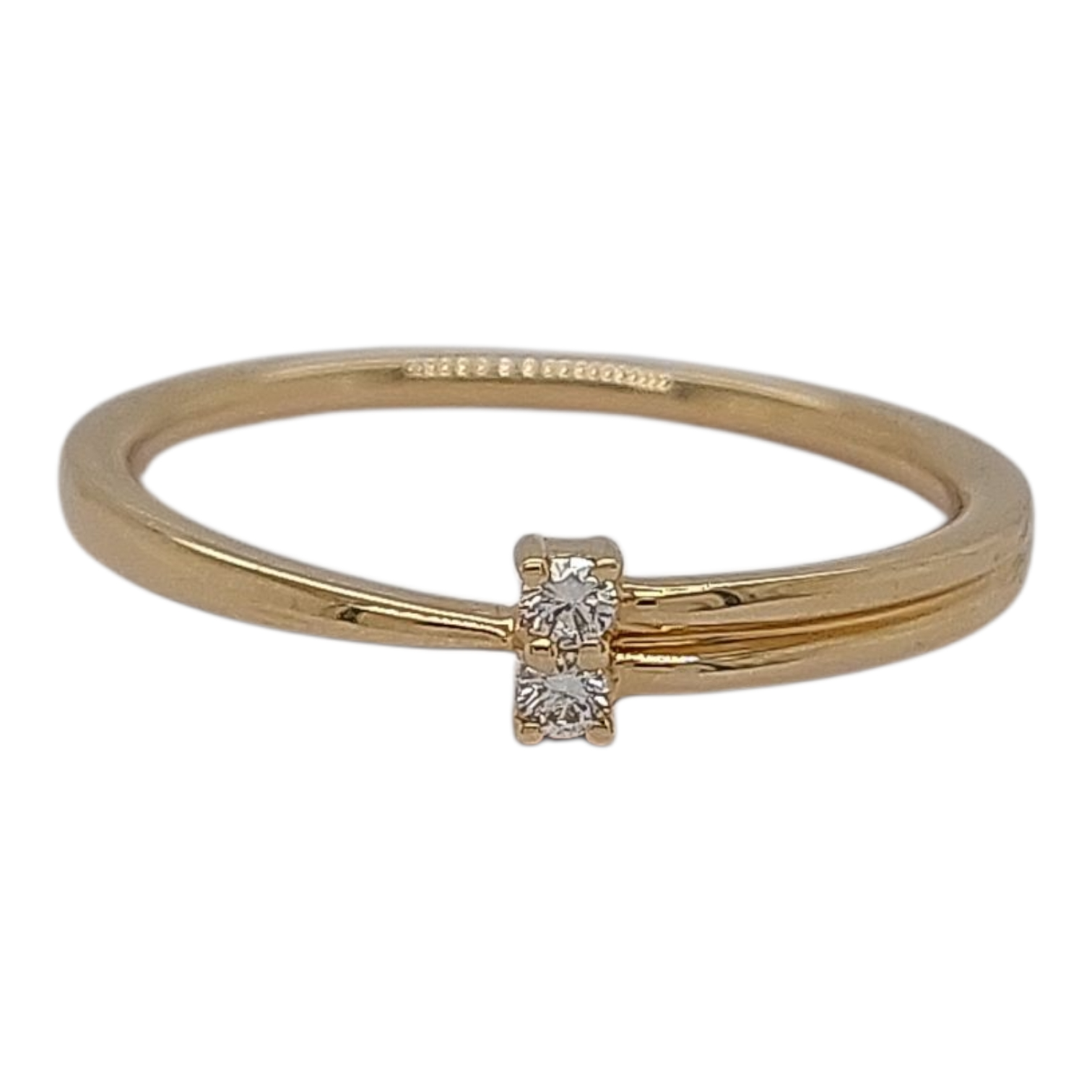 14kt gouden ring met 2x 0.025ct diamanten, totaal 0.05ct