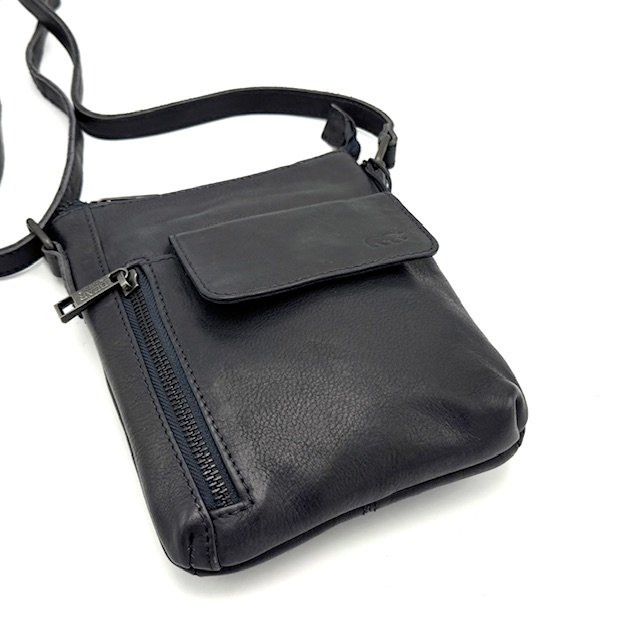 
Fijne soepel lederen tas voor haar.

Afmetingen:
Hoogte 21cm x breed 17cm x diep 2.5

CP2327-NAVYBLUE