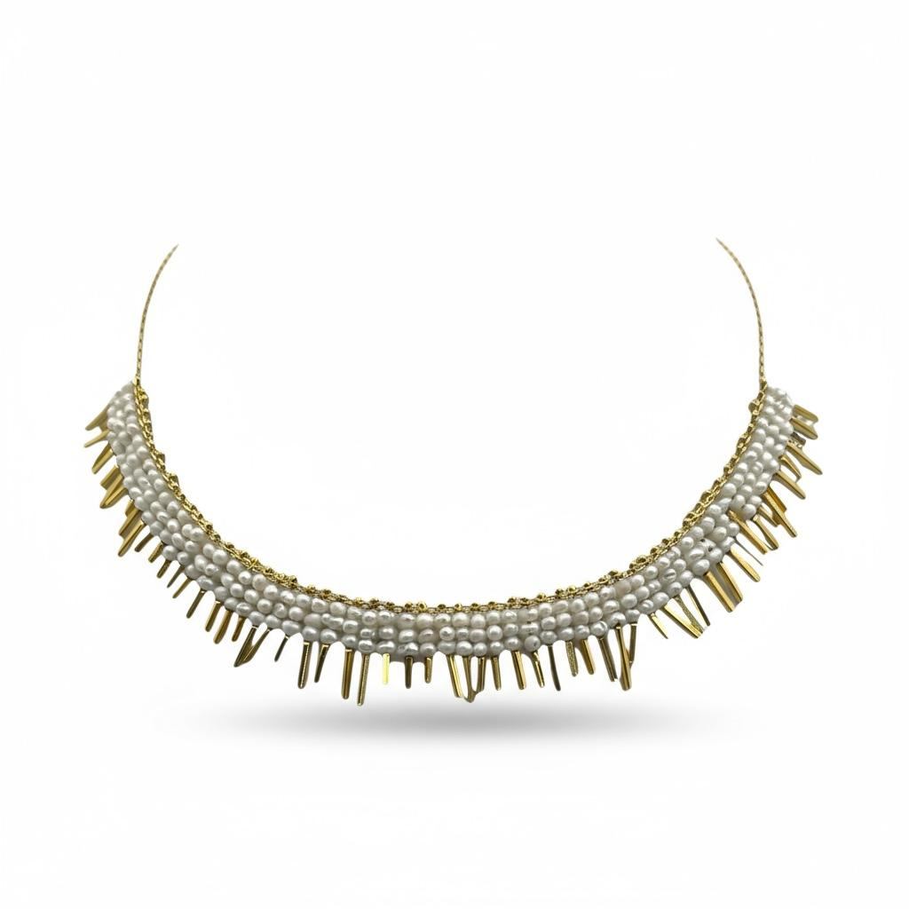 De zilveren choker met zoetwaterparels, verguld in goudkleur, is een elegante halsketting. Met een lengte van 45 cm valt de ketting prachtig om de hals. Perfect te dragen bij zowel formele als casual outfits voor een verfijnde uitstraling. Combineer met bijpassende oorbellen voor een complete look. gemaakt van sterling zilver 925kr