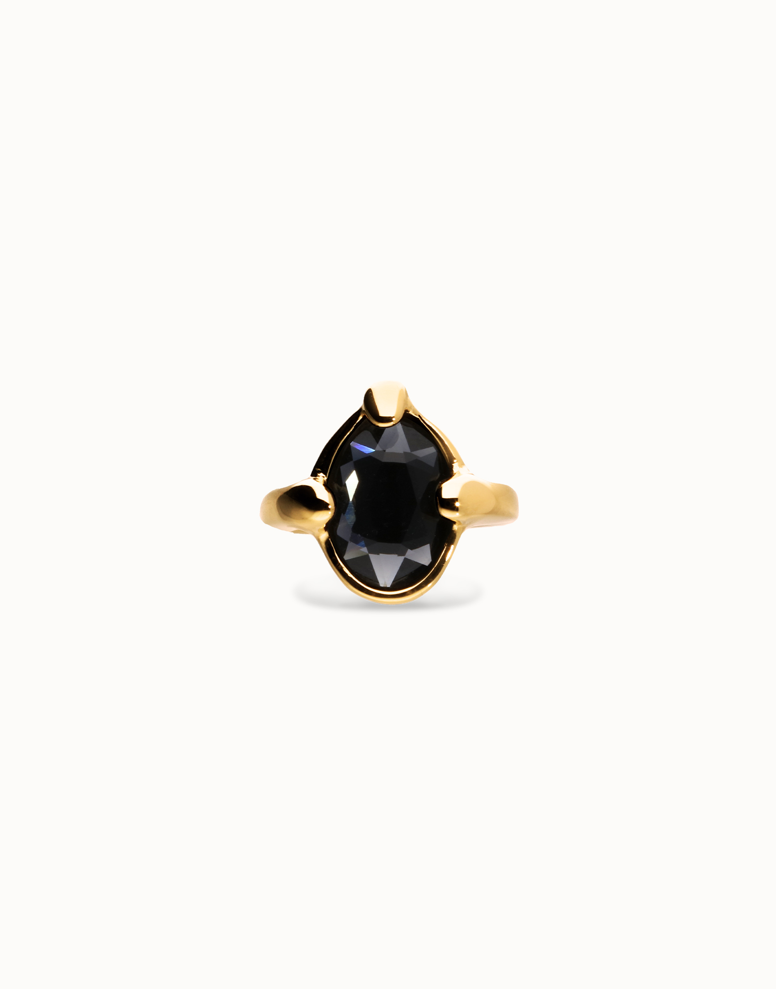 De ANI0850NGRORO18 ring combineert elegantie en stijl, perfect voor elke gelegenheid. Deze prachtige ring, geclassificeerd als sieraad, past bij verschillende outfits en stijlen. Draag hem aan je favoriete vinger, solo voor een subtiele look of samen met andere ringen voor een gedurfde statement. Maak je outfit compleet met deze veelzijdige ring.
