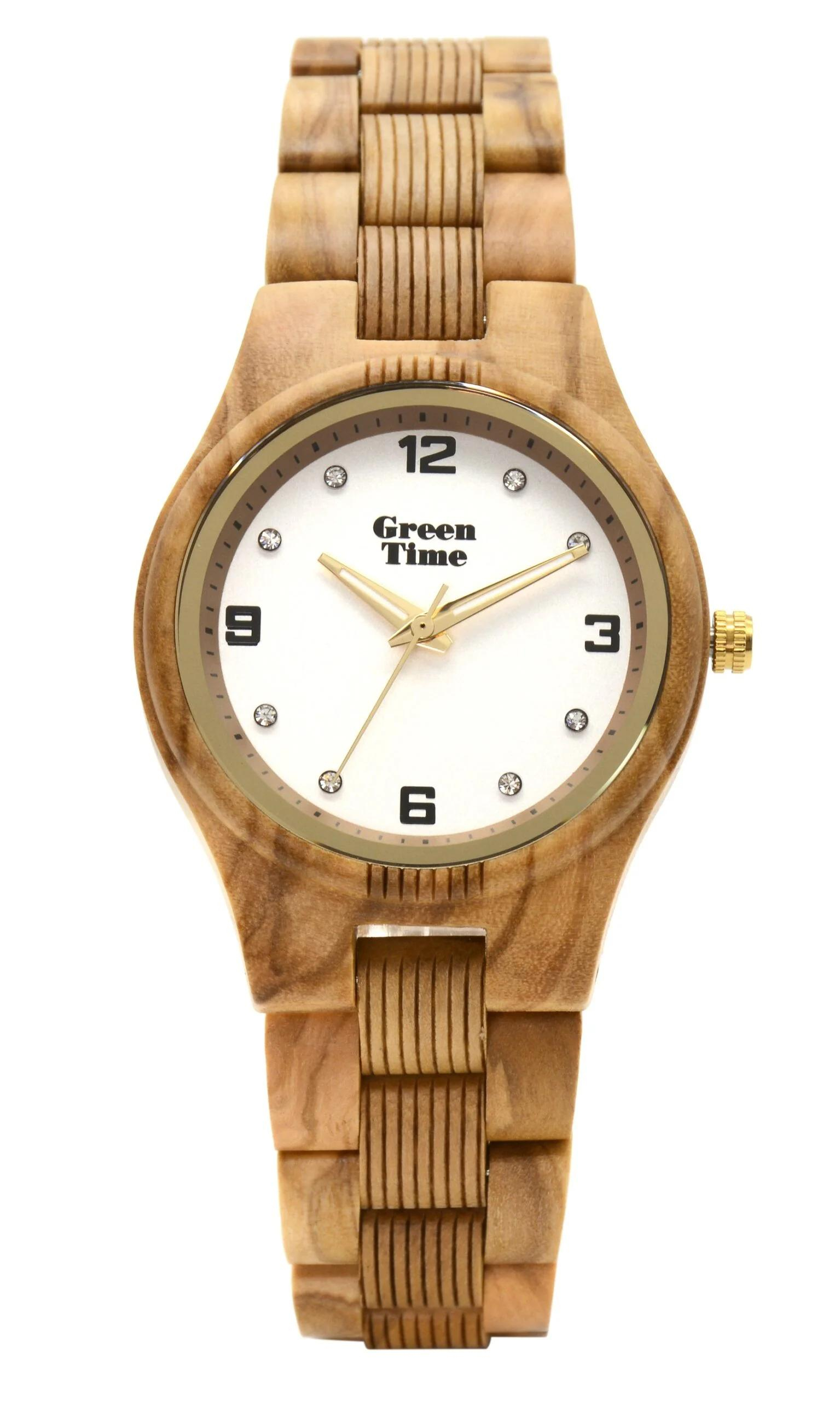 De Green Time Horloge is een stijlvol horloge. Als polshorloge voegt het een vleugje elegantie toe aan elke outfit. Het is ontworpen voor dagelijks gebruik en past perfect om uw pols. Dit horloge is ideaal voor zowel formele als informele gelegenheden, waardoor u altijd op tijd en modieus bent.