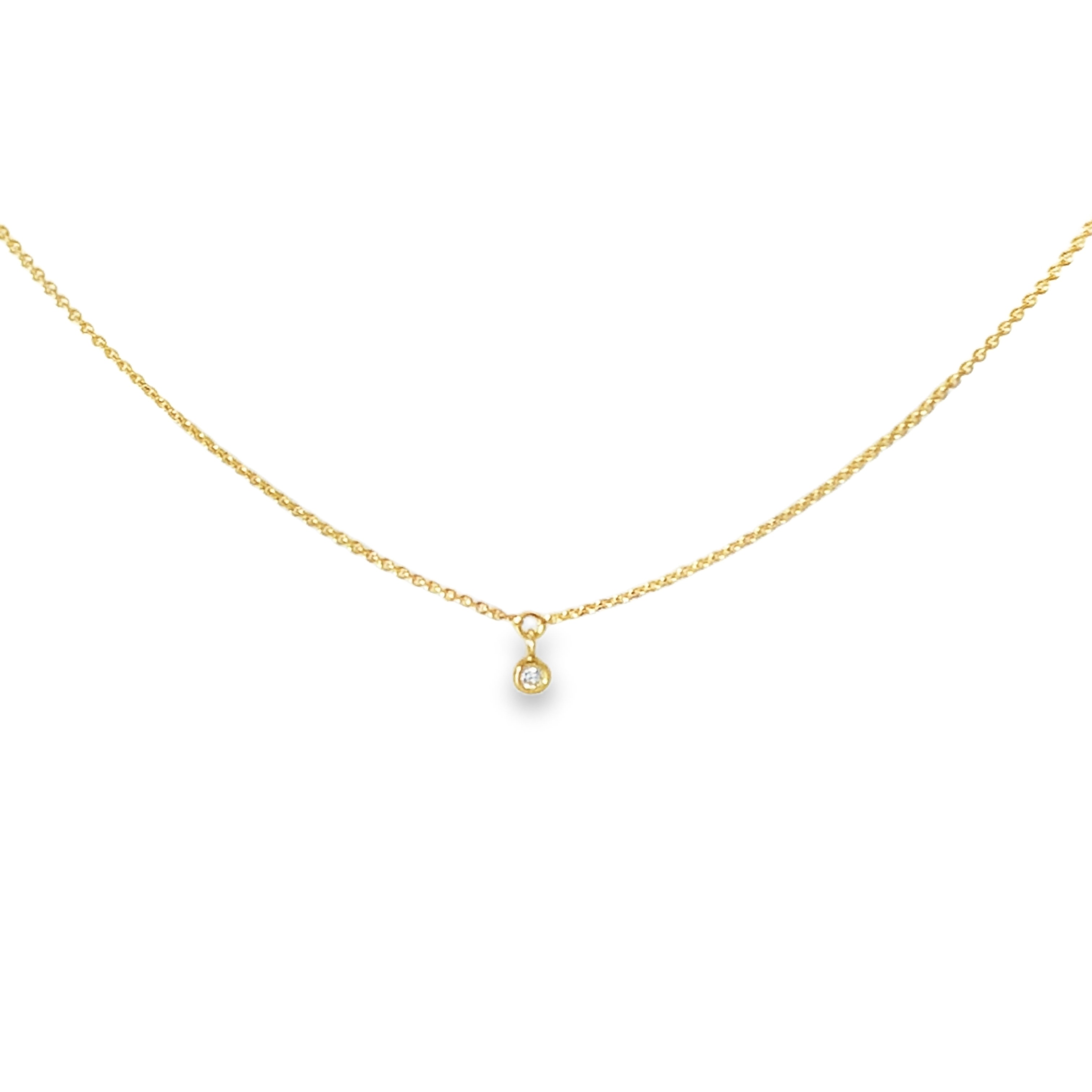 Das Produkt "Collier Anker 6mm mit Anhänger extra Ose bei 42 cm, 0.01ct. H-SI"  ist eine elegante Halskette aus hochwertigem Material mit einem funkelnden Anhänger. Ideal für besondere Anlässe und alltägliche Eleganz. Tragen Sie es allein oder kombinieren Sie es mit anderen Schmuckstücken für einen stilvollen Auftritt. Kategorisiert als JEWEL und NECKLACE.