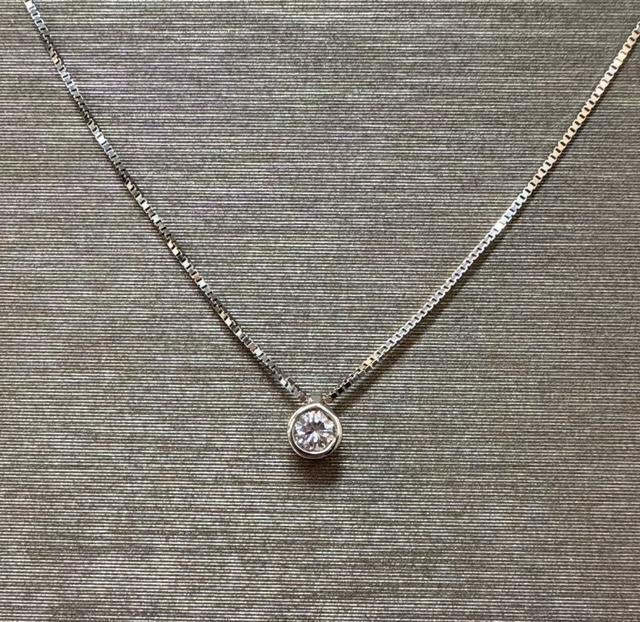 Witgouden solitair hanger met 1x briljant  0.32crt G/VVS