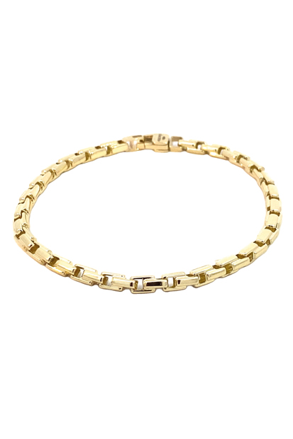 De 14 krt geelgouden Monzario armband, modelnummer 15047655, is een verfijnd juweel van ongekend vakmanschap. Deze armband, ingedeeld in de categorie "Jewel" met het subtype "Yellow Golden," straalt klasse uit. Draag deze armband solo voor een elegante look of combineer met andere gouden sieraden voor een stijlvolle statement. Perfect voor elke gelegenheid.