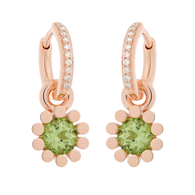 De Bron aanhangers 8OR4801PE brengen een sprankelend zonnetje in je oor dankzij de felgroene peridot als middensteen. Gemaakt in 18 karaat roségoud en volledig compatibel met het Bron wisselsysteem. Combineer ze met de Lux oorringen voor een frisse, vrolijke en elegante uitstraling. Liever een andere kleur goud of edelsteen? Dat kan.