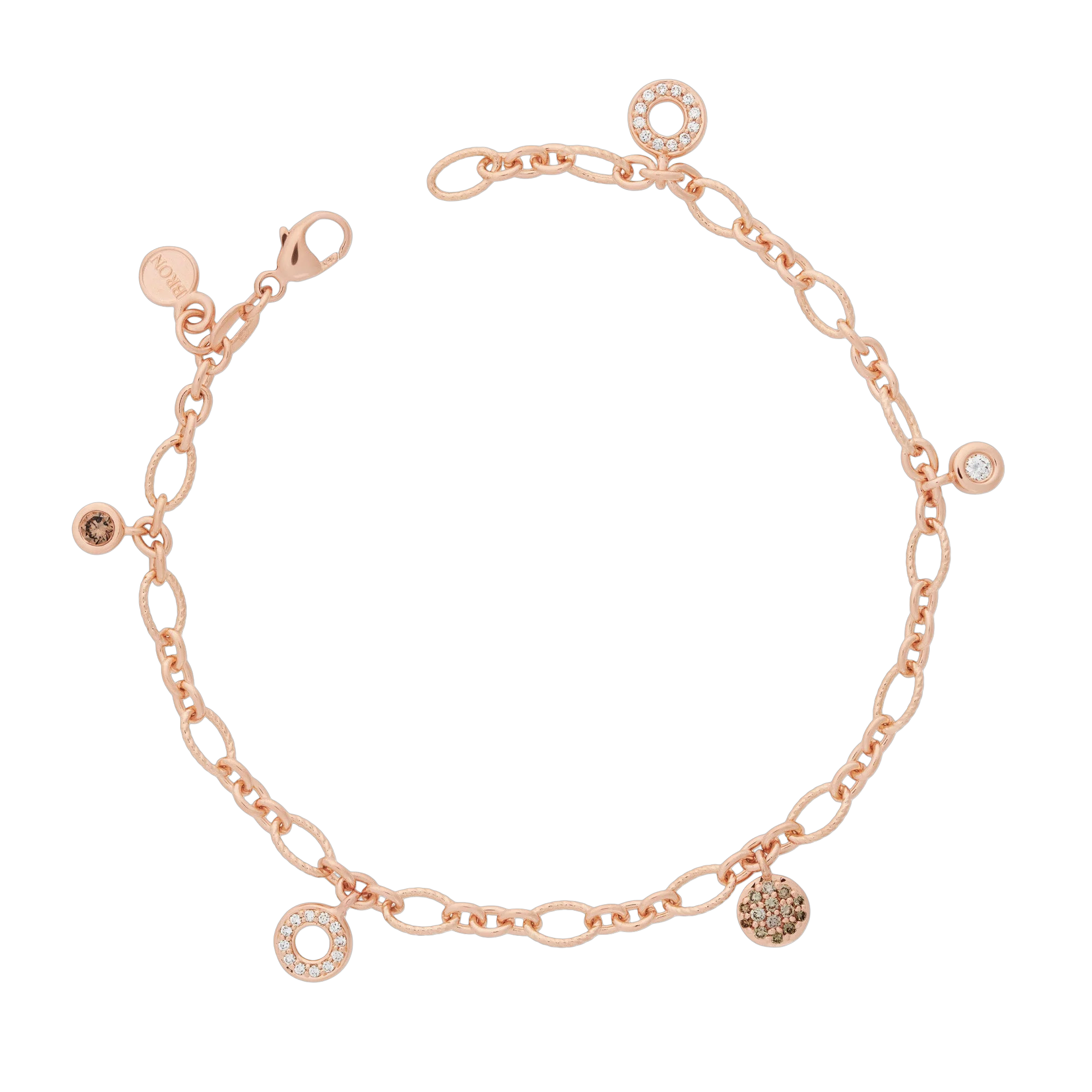 Deze Joy armband van Bron met referentie 8AR4031BRX-1 is vervaardigd uit 18 karaat roségoud en gezet met een mix van witte en champagne diamanten. De bewerkte schakels en vijf subtiele minibedeltjes zorgen voor een sprankelend, speels effect dat toch verfijnd en tijdloos blijft. Een elegante armband die zowel solo als in combinatie met andere Bron-sieraden prachtig tot zijn recht komt.