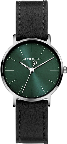 Dit is een horloge van het merk Jacob Jensen gemaakt voor dames.
De specificaties zijn als volgt:
Kastmaat: 32 mm
Kastdikte: 7
Bandlengte: 18
Bandbreedte: 16
Waterdichtheid: 5 ATM / 50 Meter / 165 Feet