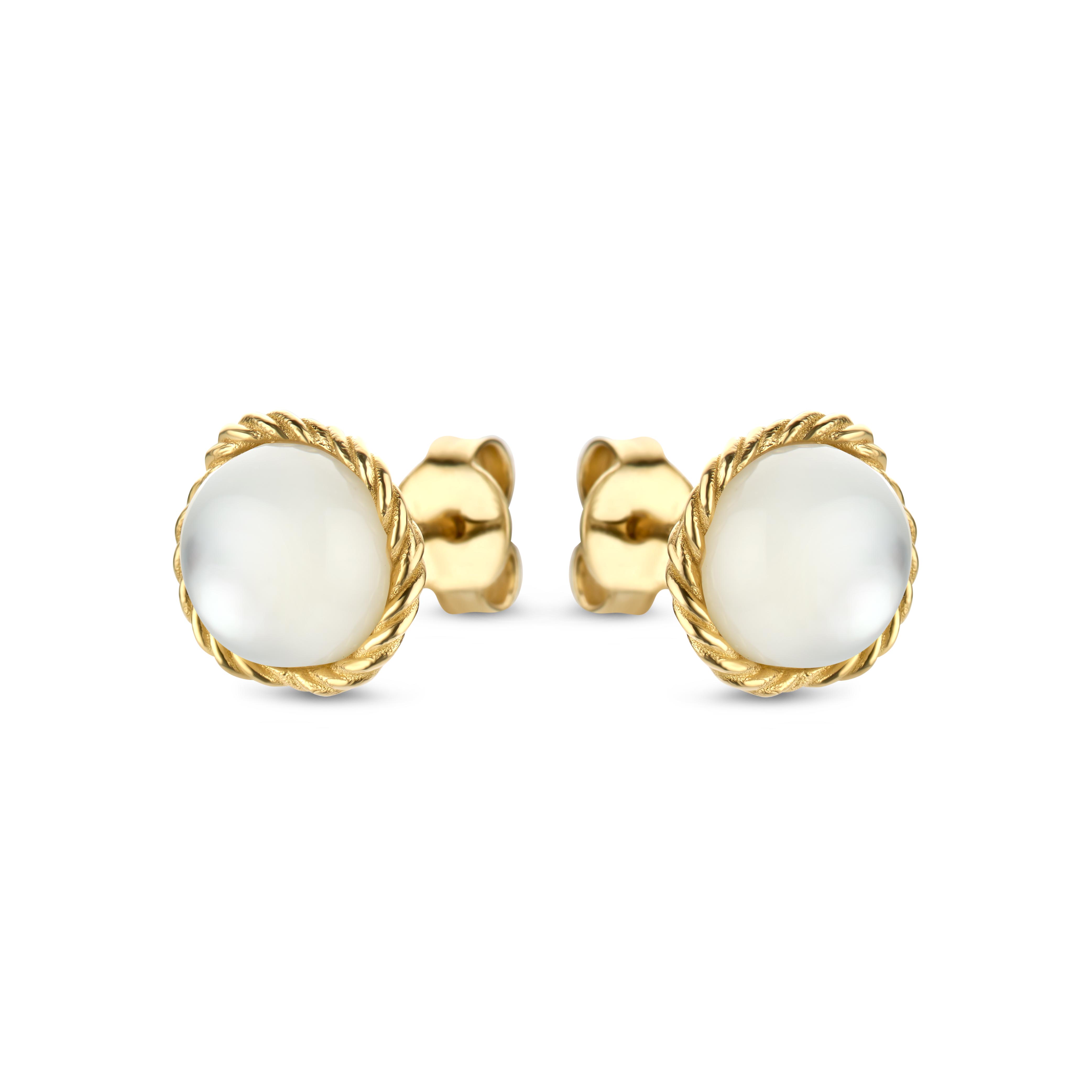 De ITALO BOTTENE 14K geelgouden oorbellen met parelmoer (modelnummer OR2224-MOP) zijn elegante sieraden van goud, vallend onder de categorie creolen. Ze hebben een matte afwerking zonder glans. Draag deze stijlvolle oorbellen voor zowel alledaagse als formele gelegenheden. Voeg een vleugje klassieke luxe toe aan elke look.