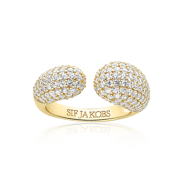 Dit is een ring van het merk Sif Jakobs gemaakt voor dames.
De specificaties zijn als volgt:
Ringmaat: 54
Breedte in mm: 9