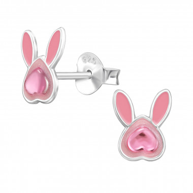 De Zilveren oorstekers konijntje, modelnummer 49696, zijn verfijnde stud oorbellen in de categorie "Sieraden". Deze schattige oorstekers zijn ideaal voor dagelijks gebruik of om een speelse touch aan een outfit te geven. Draag ze met losse haren of een opgestoken kapsel om de konijntjes te laten opvallen. Perfect voor elke gelegenheid!