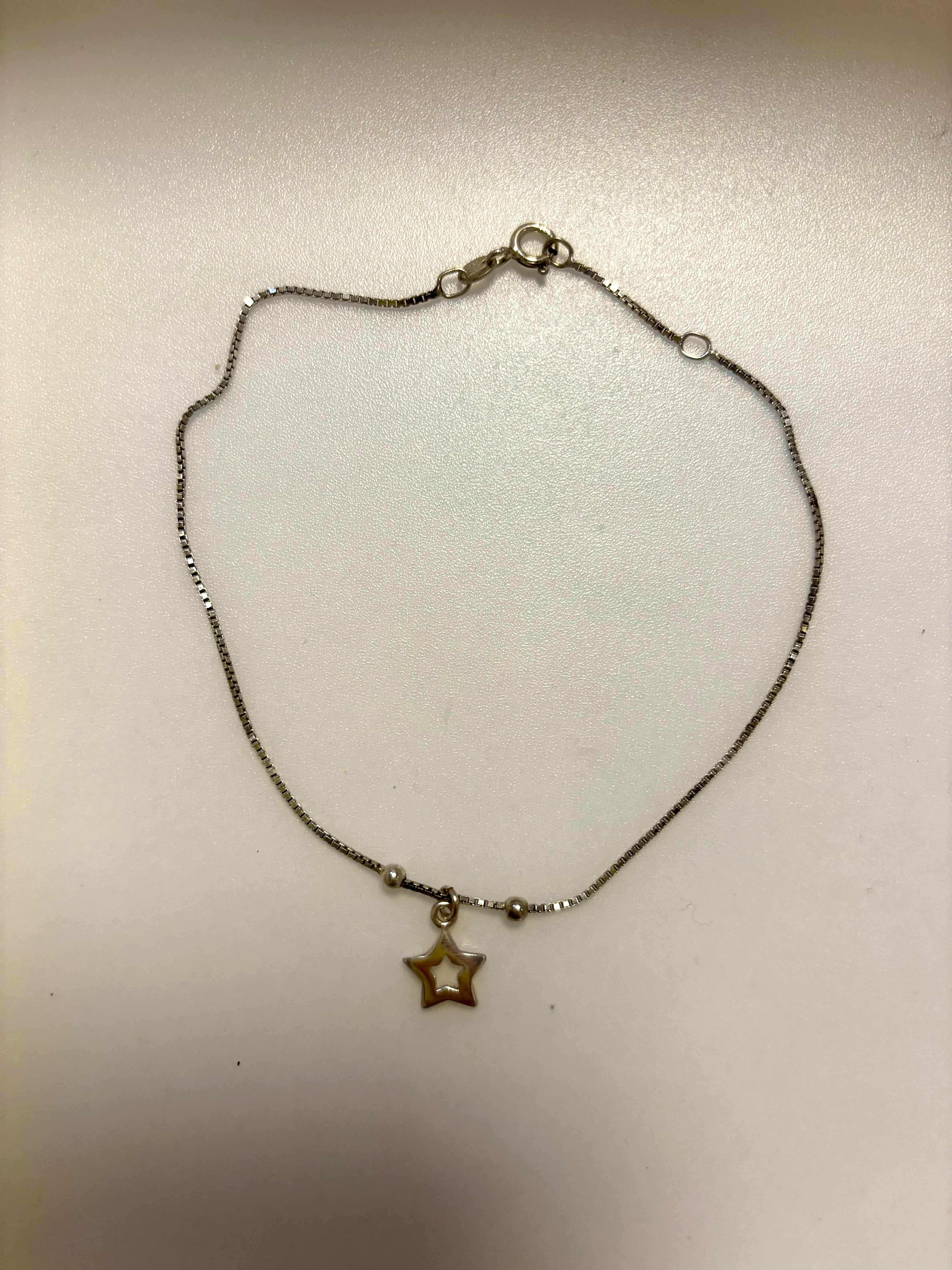 Zilver enkelbandje ster en balletjes 