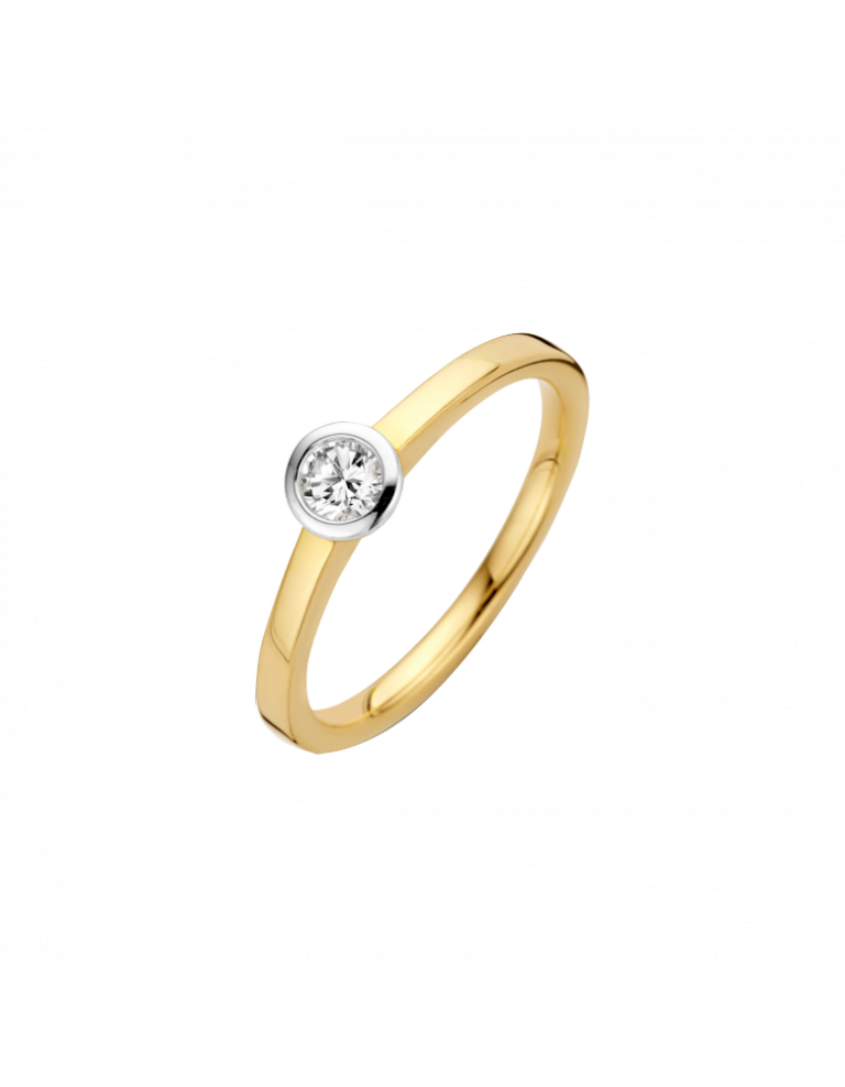 De ring van set AMORE is comfortabel en draagbaar door de ronde zetting. De set bestaat uit ringen, oorsieraden en een hanger inclusief collier. In diverse briljant gewichten leverbaar. De ring is perfect te combineren met aanschuifringen (siders), en verkrijgbaar in geheel witgoud en in bicolor goud.