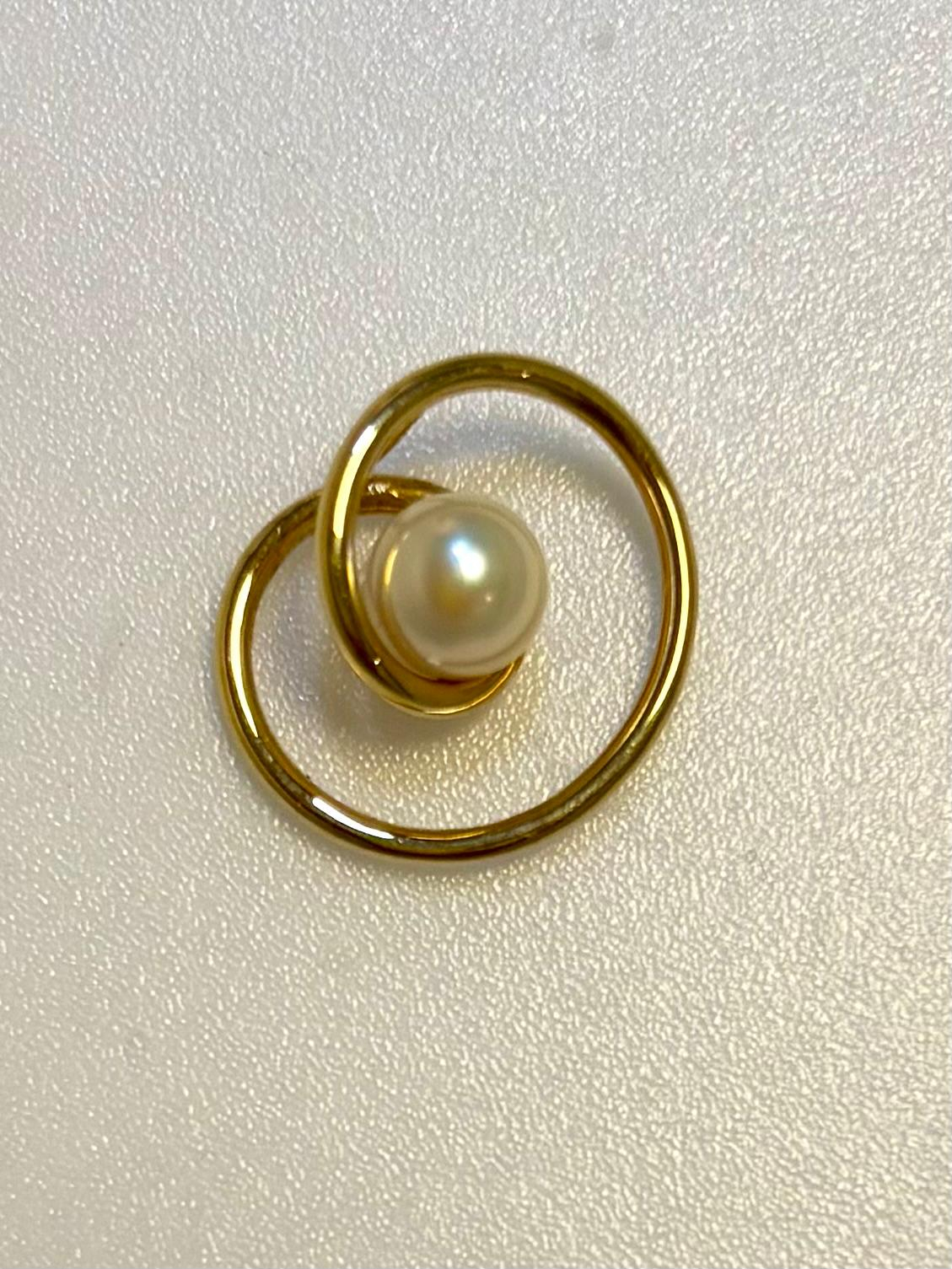 Gouden hanger parel cultiv&eacute;