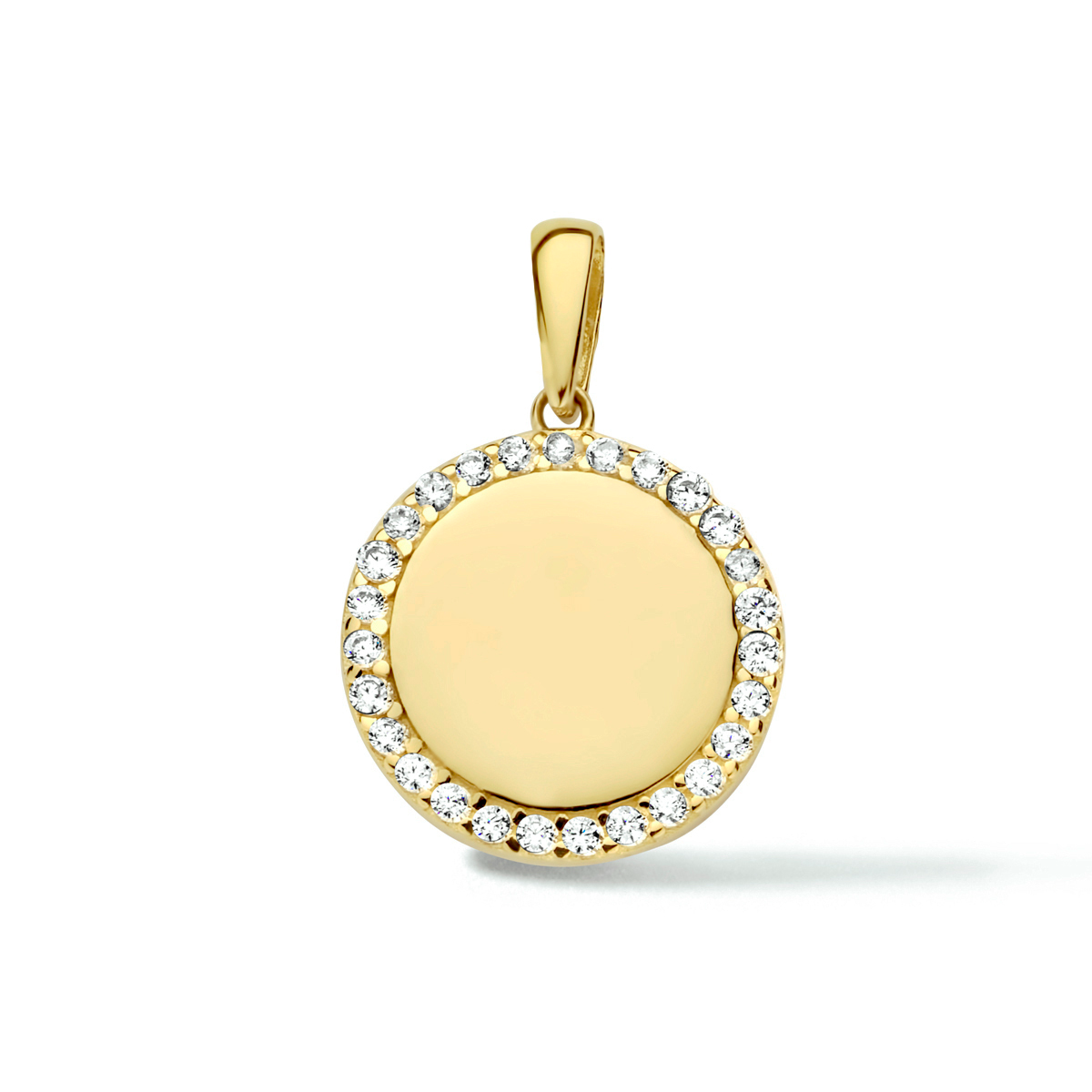 14krt geelgouden ronde graveerhanger uitgevoerd met een schitterende zirkonia rij. De hanger heeft een totale hoogte van 18mm en een diameter van 12.5mm.