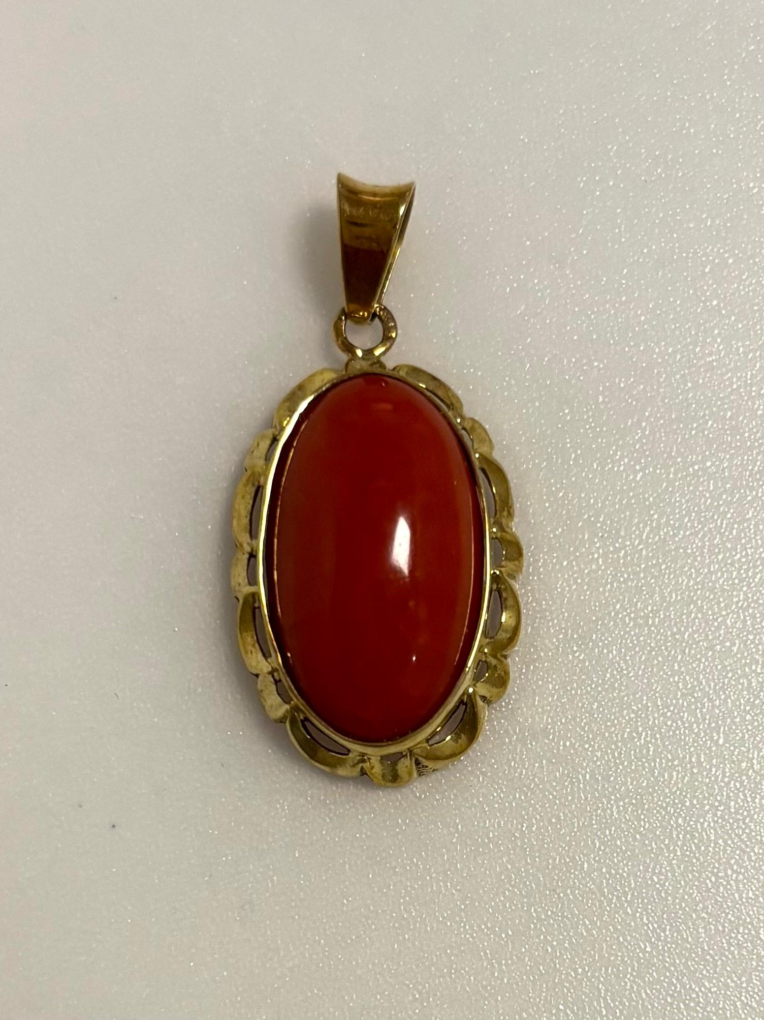 Gouden hanger met bloedkoraal 3.9gr