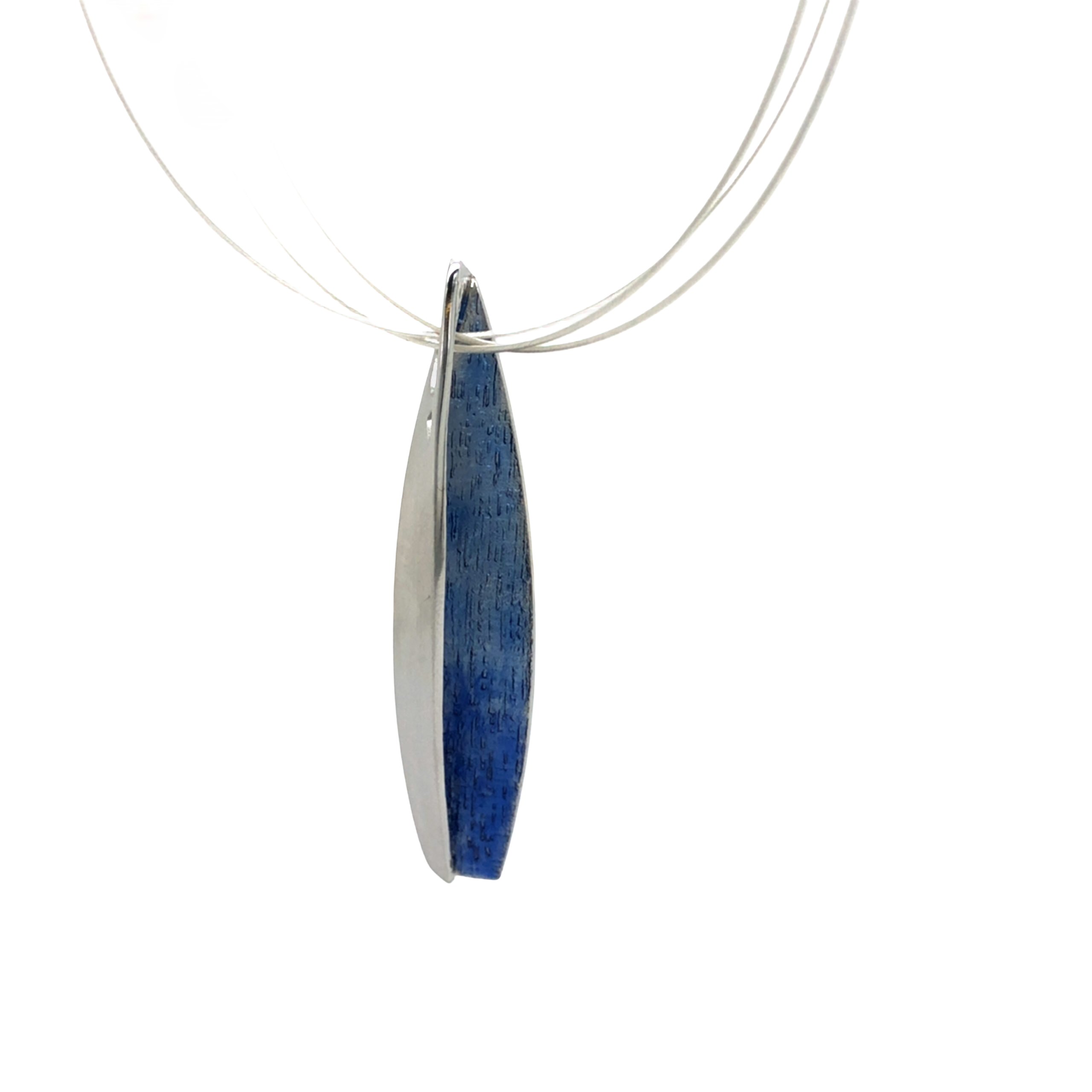 Anhänger gefertigt in Silber 925, rhodiniert, mit Emaille Farbe.